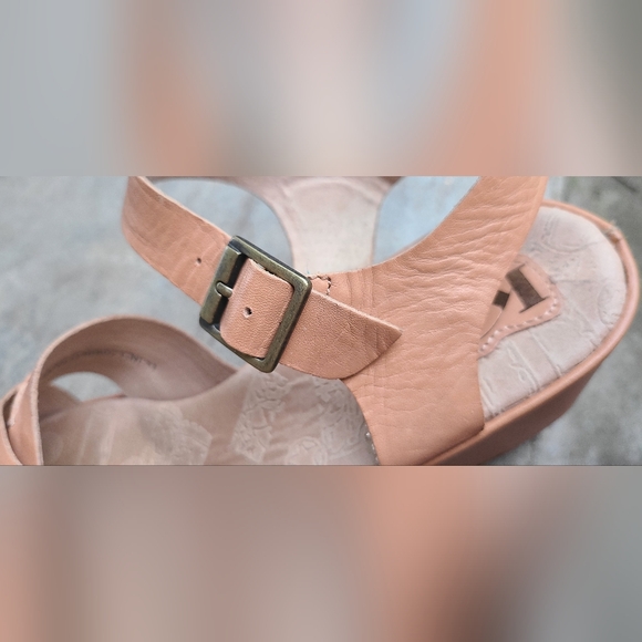 Korks by Kork-ease platform sandals tan buckle - Picture 3 of 7